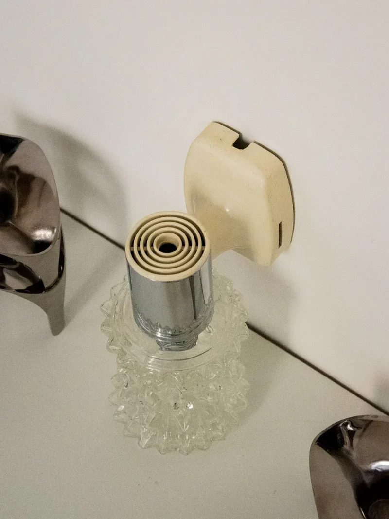 Suzette, l'applique en verre moulé et métal N°200