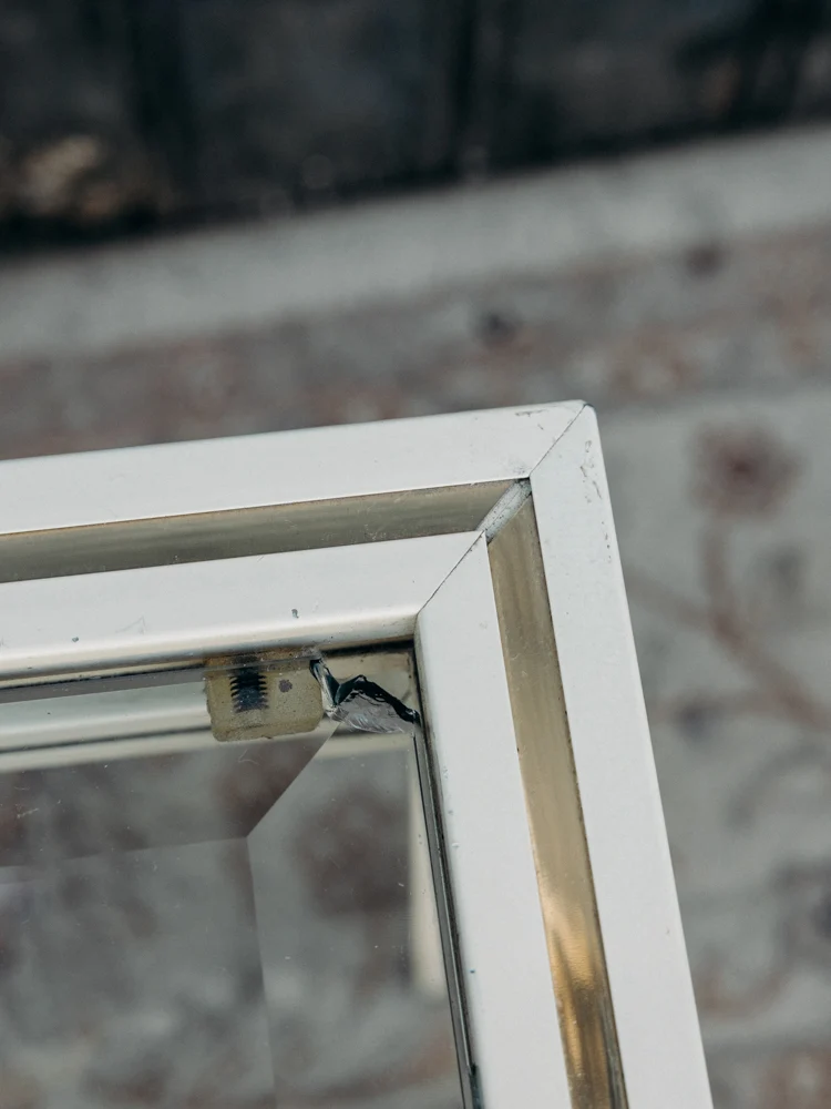 Donna, la table basse en verre et métal N°842