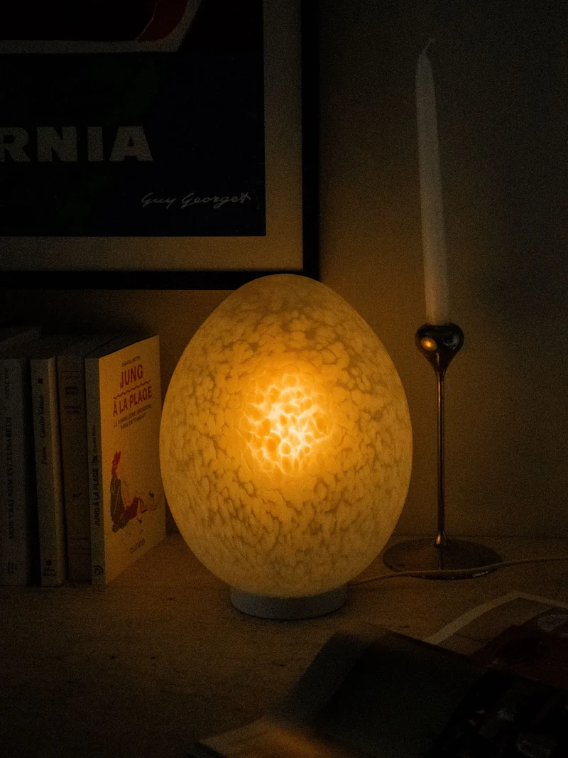 Julia, la grande lampe œuf en verre N°718