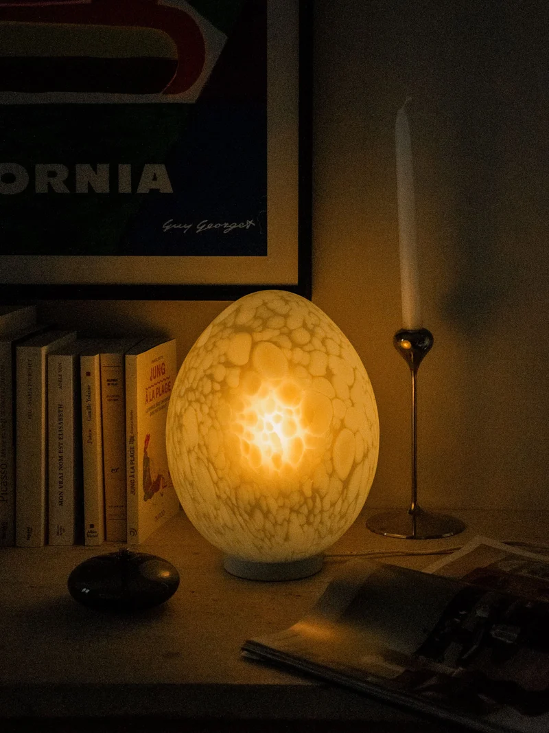 Julia, la grande lampe œuf en verre N°718