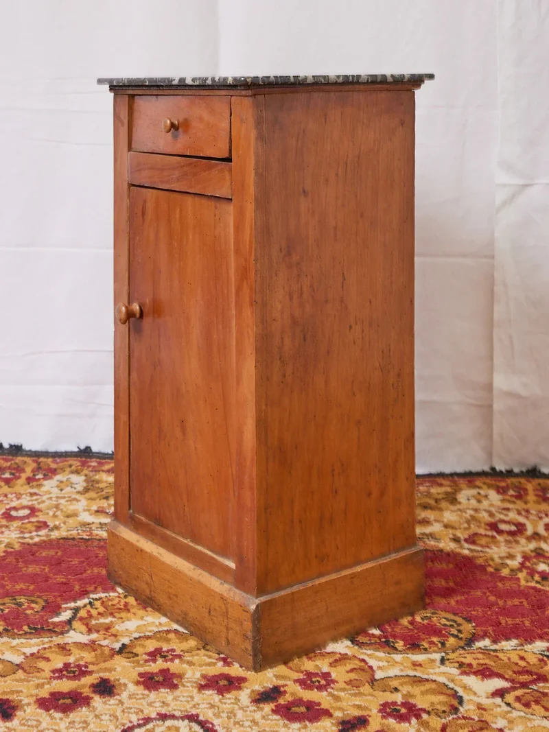 Odile, la table de chevet en marbre noir N°1199