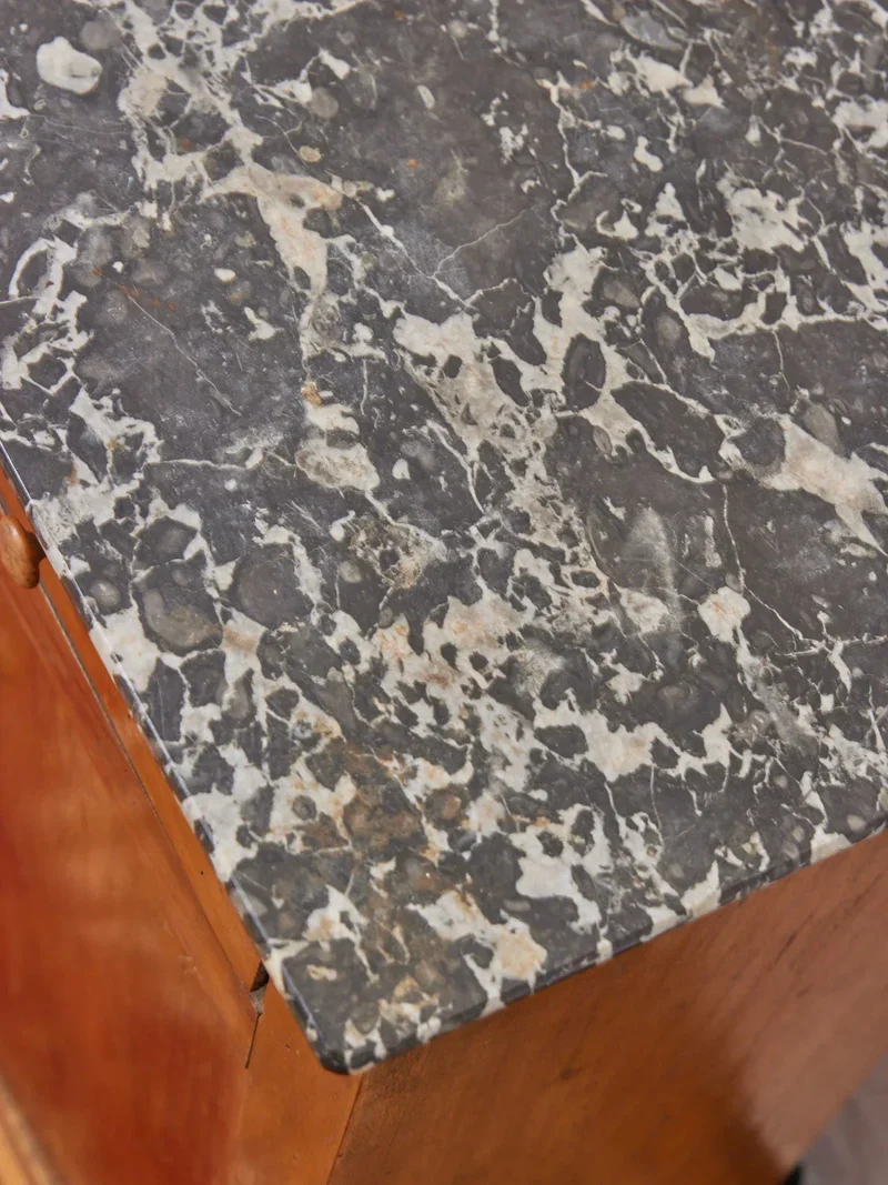 Odile, la table de chevet en marbre noir N°1199