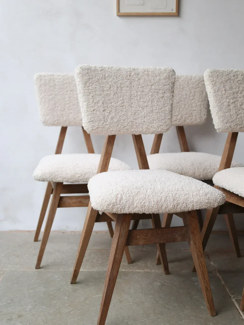 Alma, les 4 chaises en bois et tissu bouclette N°1278
