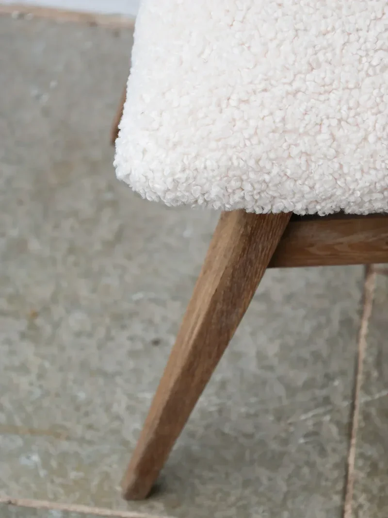 Alma, les 4 chaises en bois et tissu bouclette N°1278