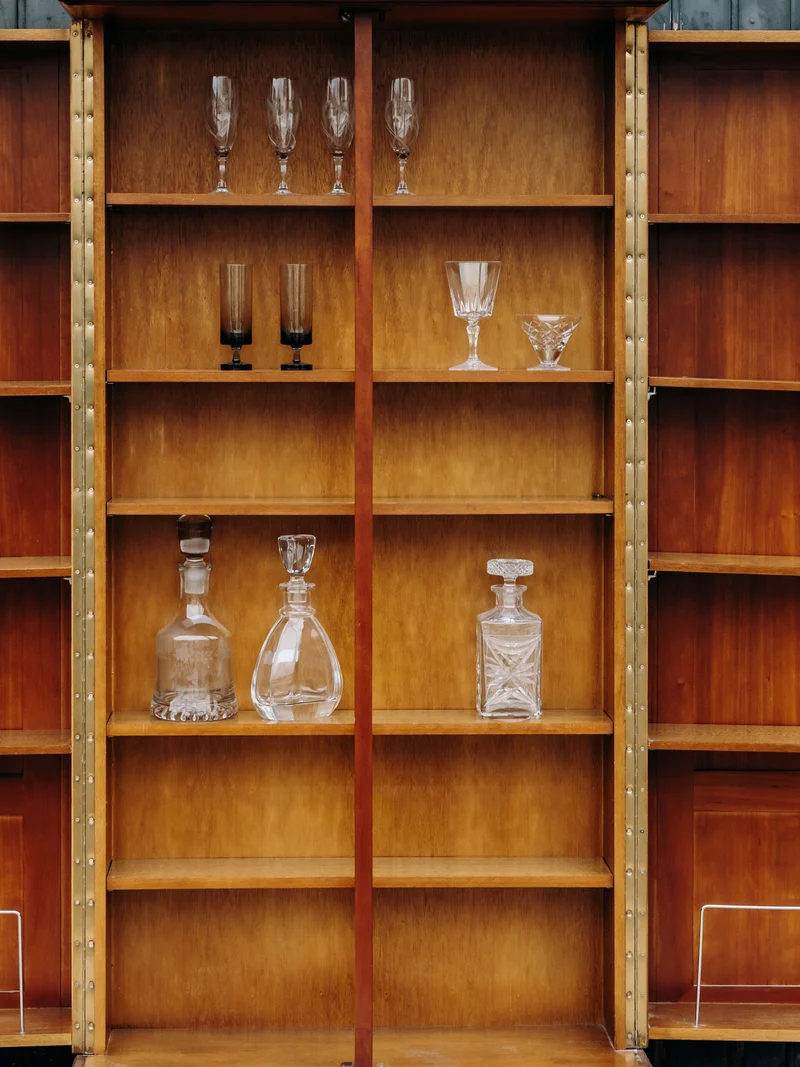 Quentin, le grand meuble bar en bois foncé N°60