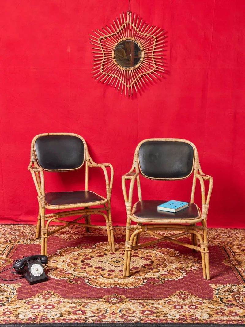Ernest, la paire de fauteuils en osier et cuir N°711