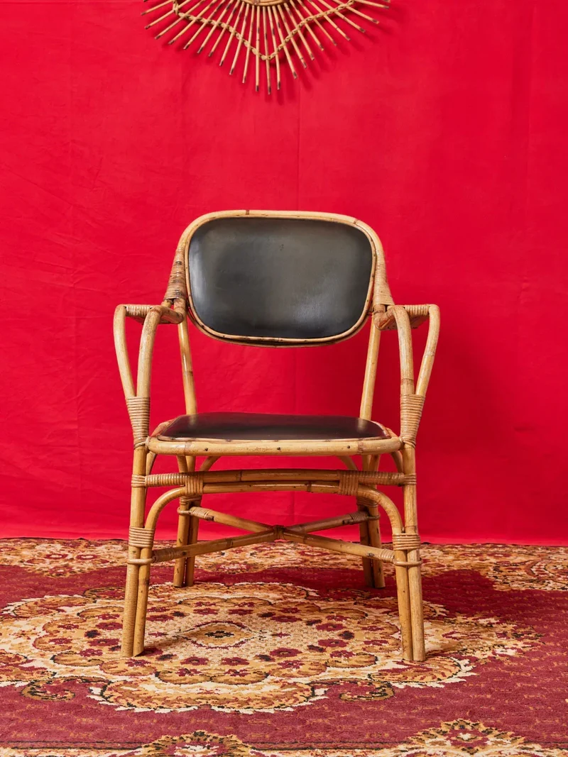 Ernest, la paire de fauteuils en osier et cuir N°711