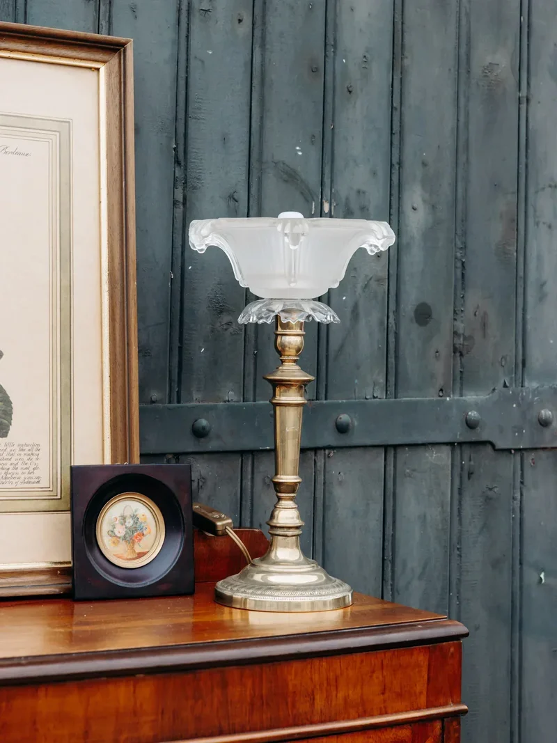 Suzanne, la paire de lampes en laiton et verre N°484