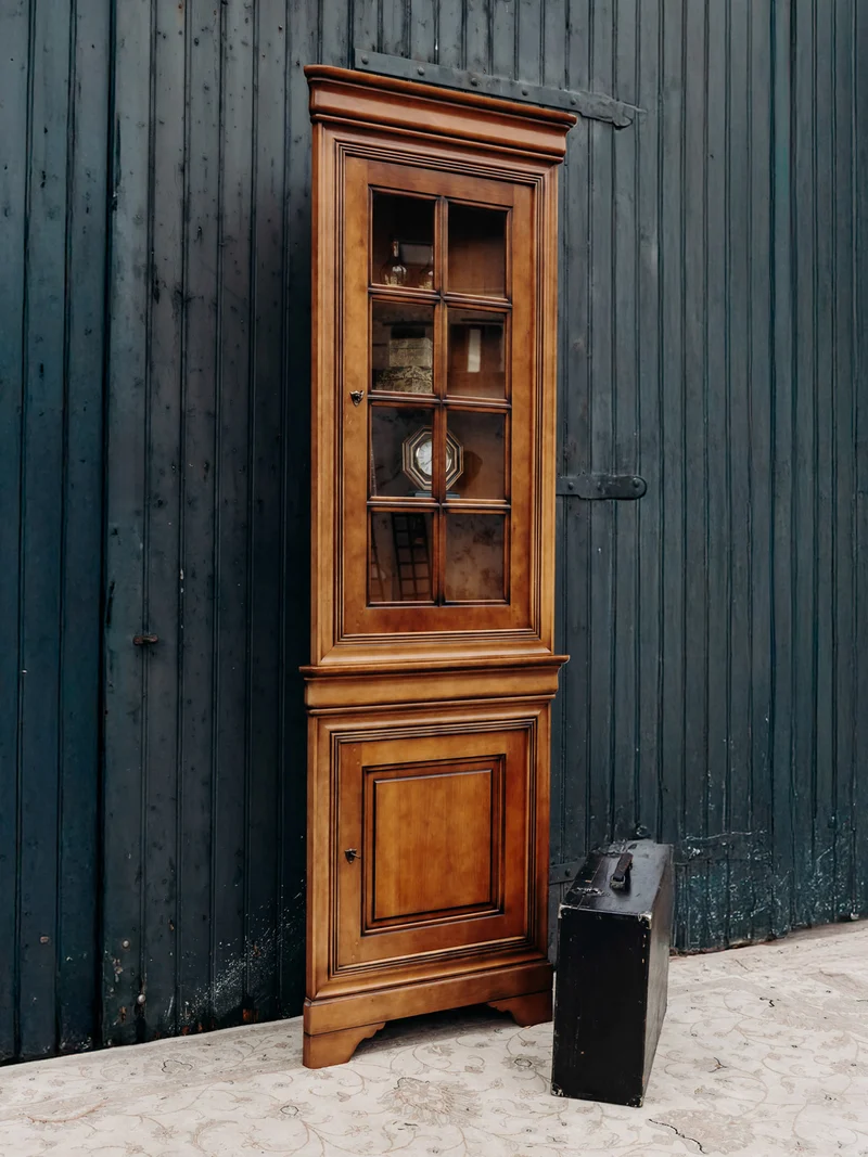 Victoria, la grande vitrine en bois clair N°147