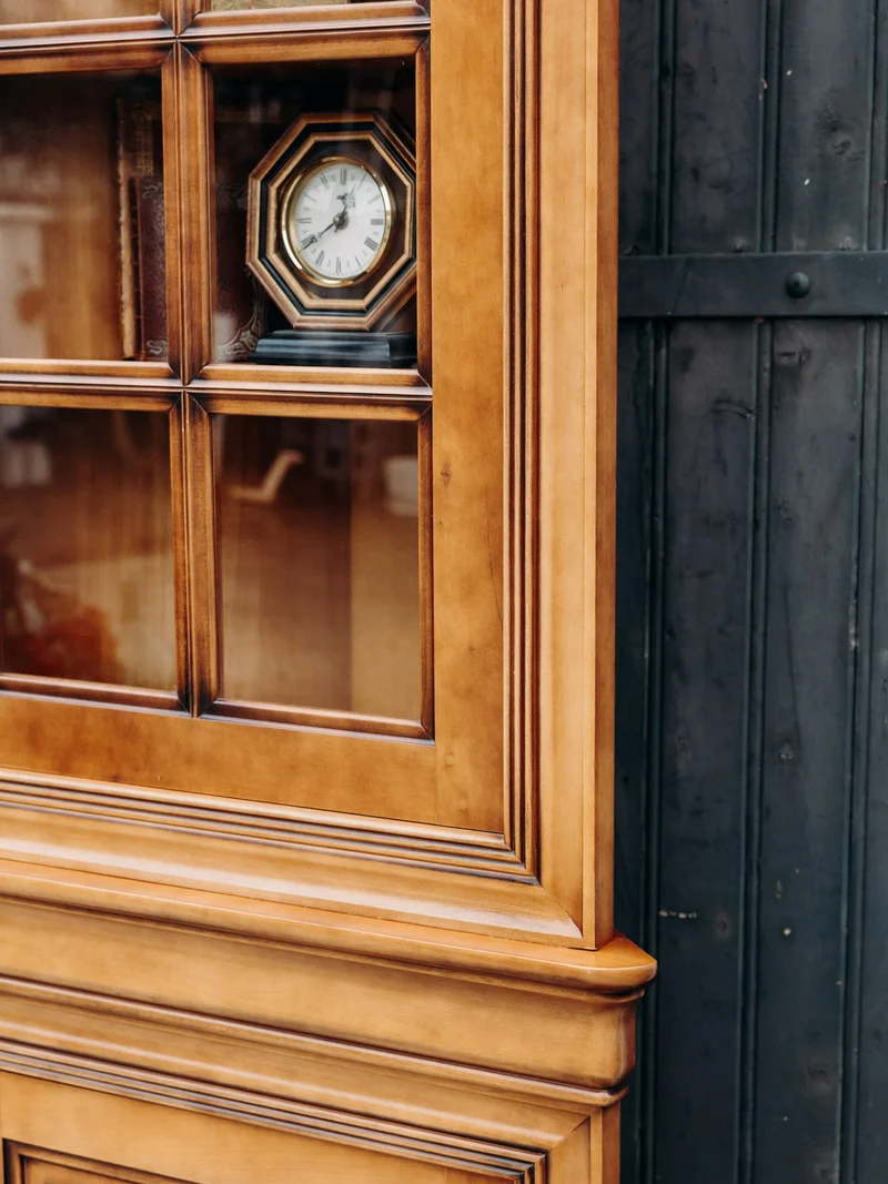 Victoria, la grande vitrine en bois clair N°147