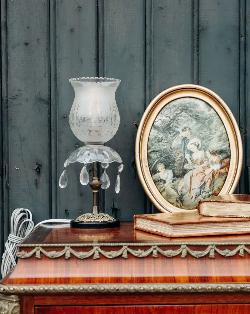 Suzanne, la petite lampe à poser en verre N°483