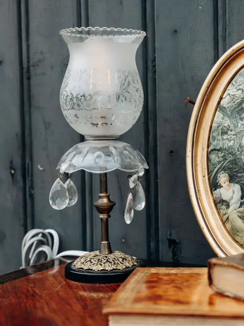Suzanne, la petite lampe à poser en verre N°483