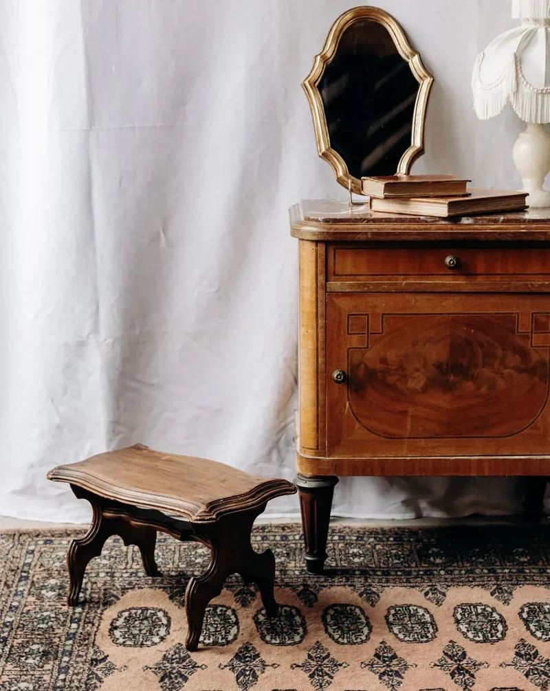 Regis, le repose-pied en bois N°847