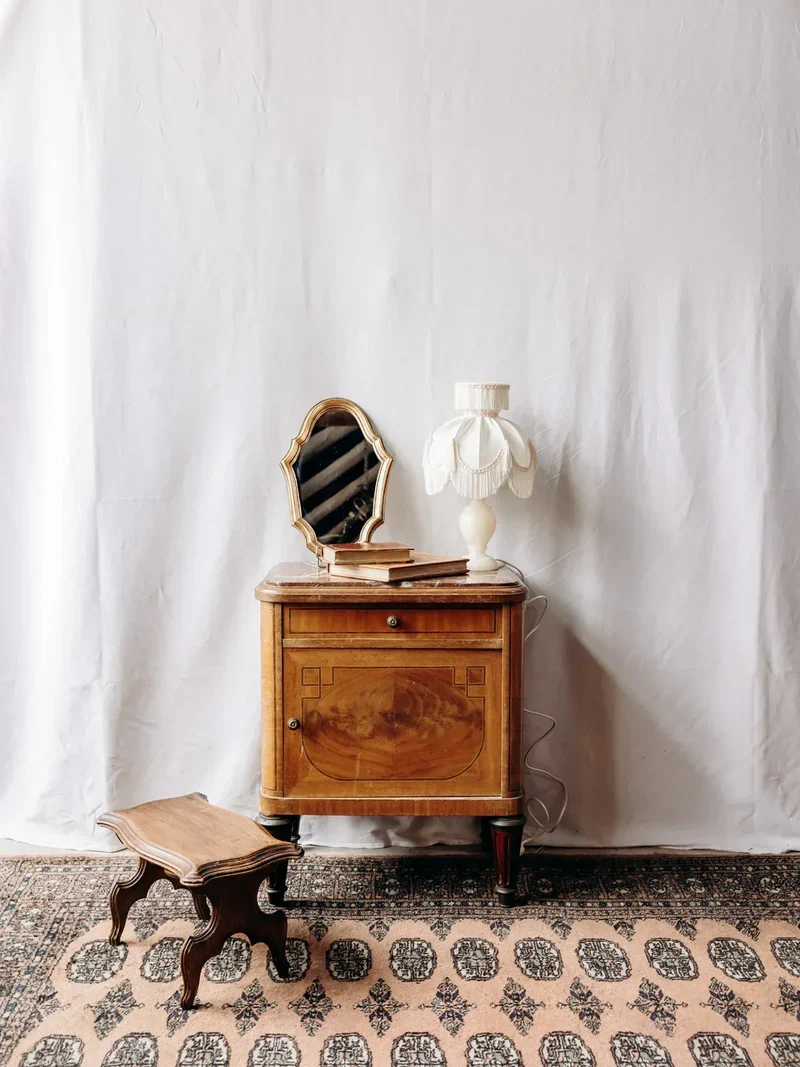 Regis, le repose-pied en bois N°847