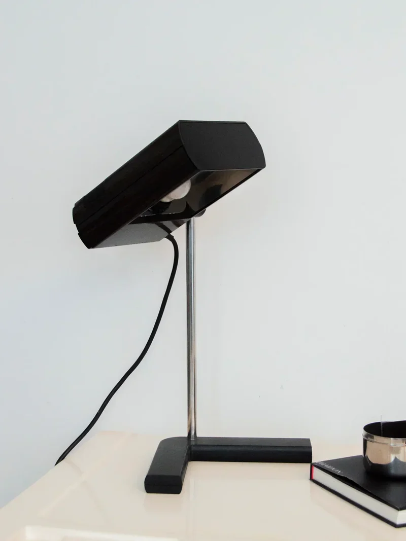 Julia, la lampe noire réglable Samp Manad N°821