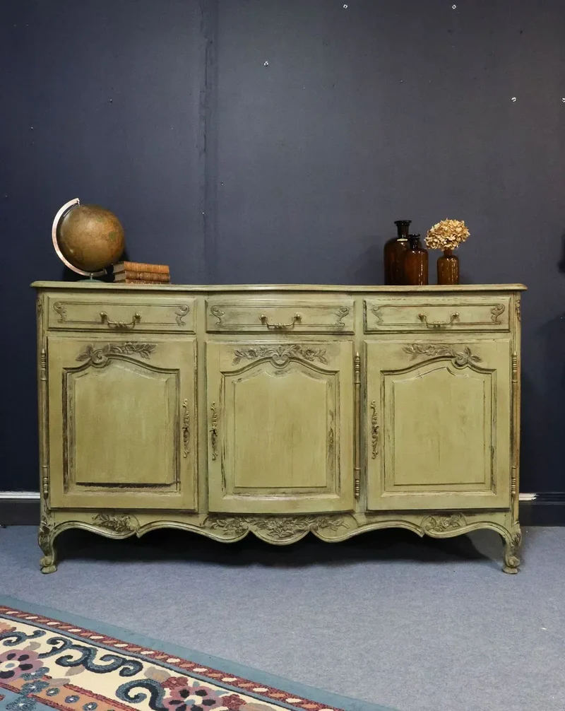 Gilbert, le grand buffet en bois vert patiné N°693