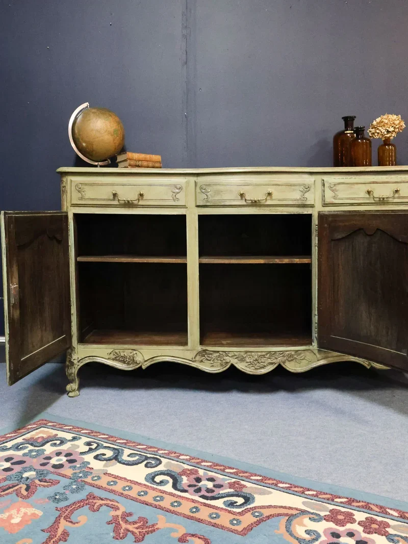 Gilbert, le grand buffet en bois vert patiné N°693