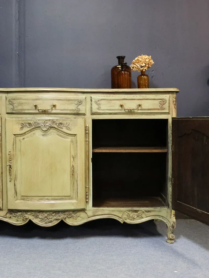 Gilbert, le grand buffet en bois vert patiné N°693