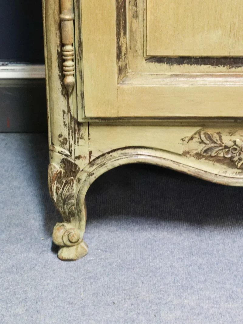 Gilbert, le grand buffet en bois vert patiné N°693