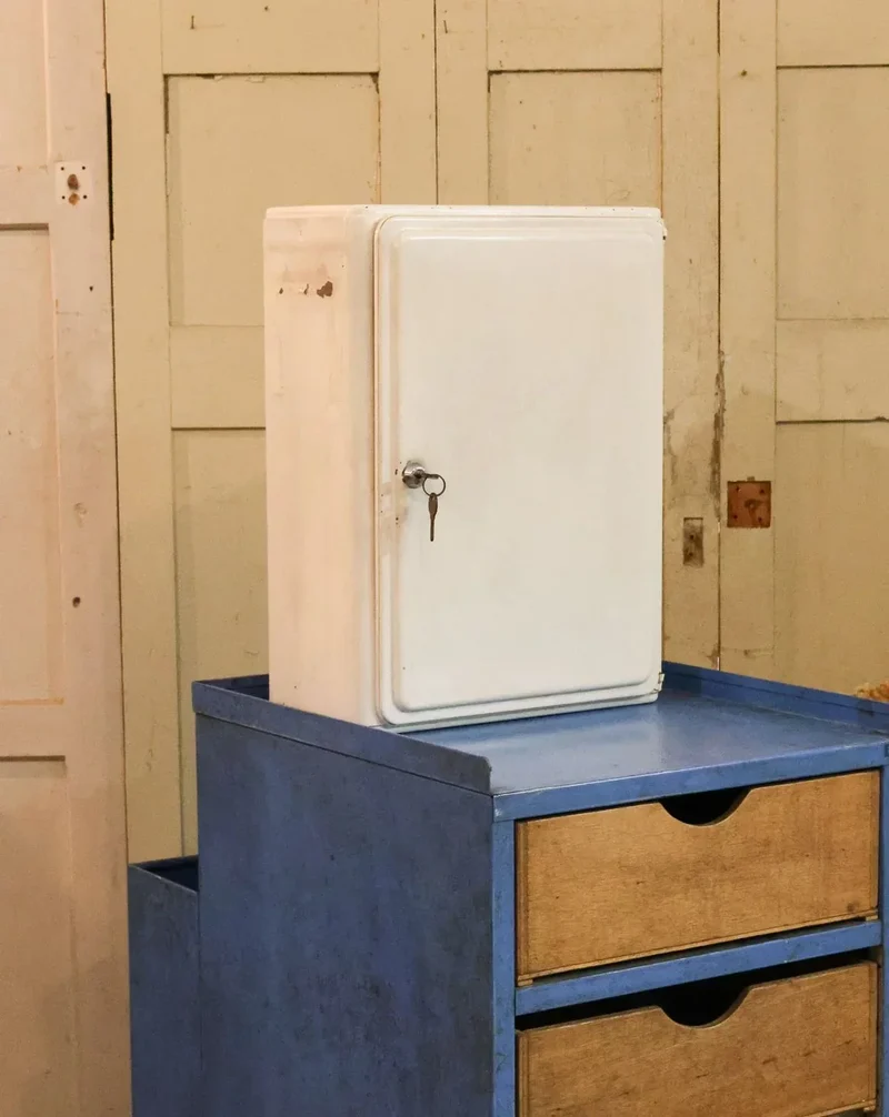 Gaëlle, l'armoire à pharmacie métallique blanche N°717