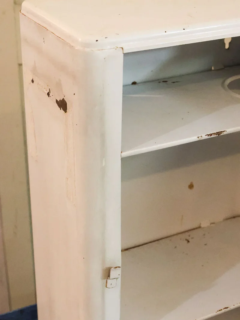 Gaëlle, l'armoire à pharmacie métallique blanche N°717