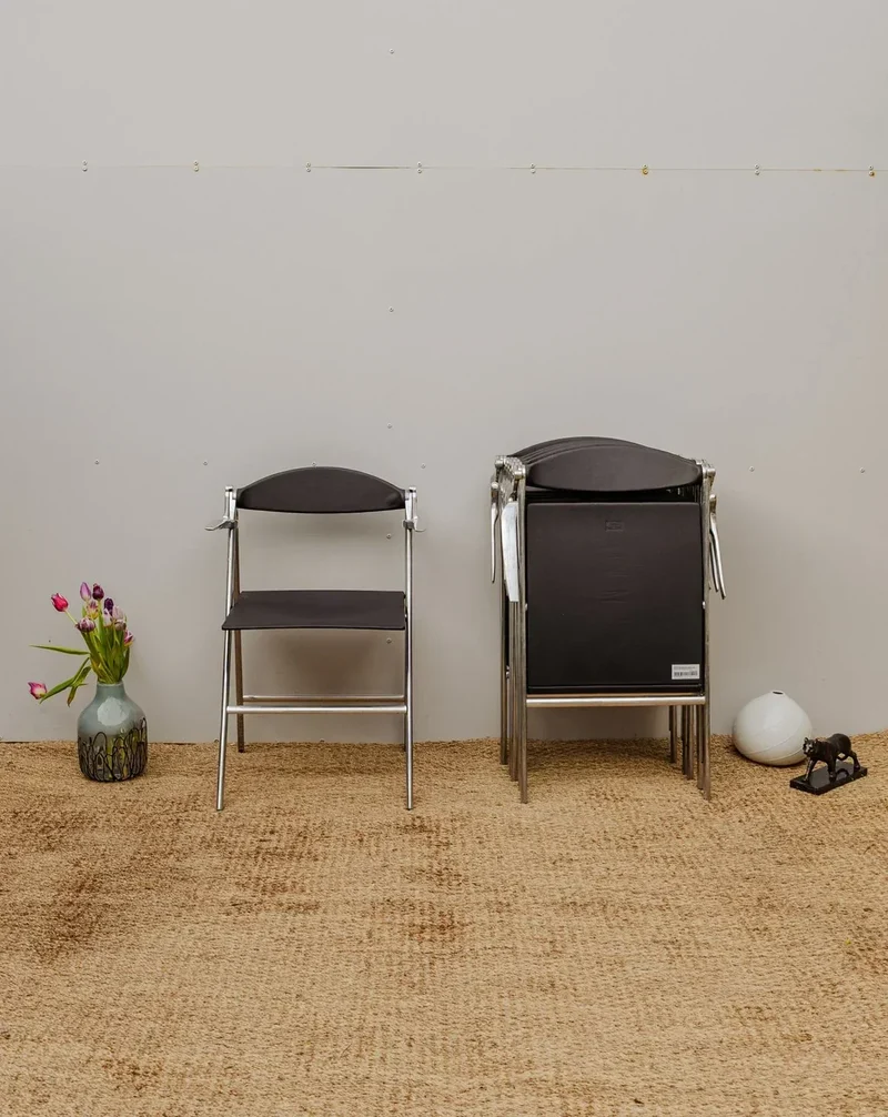 Alma, le lot de 6 chaises chromées en cuir noir N°1294