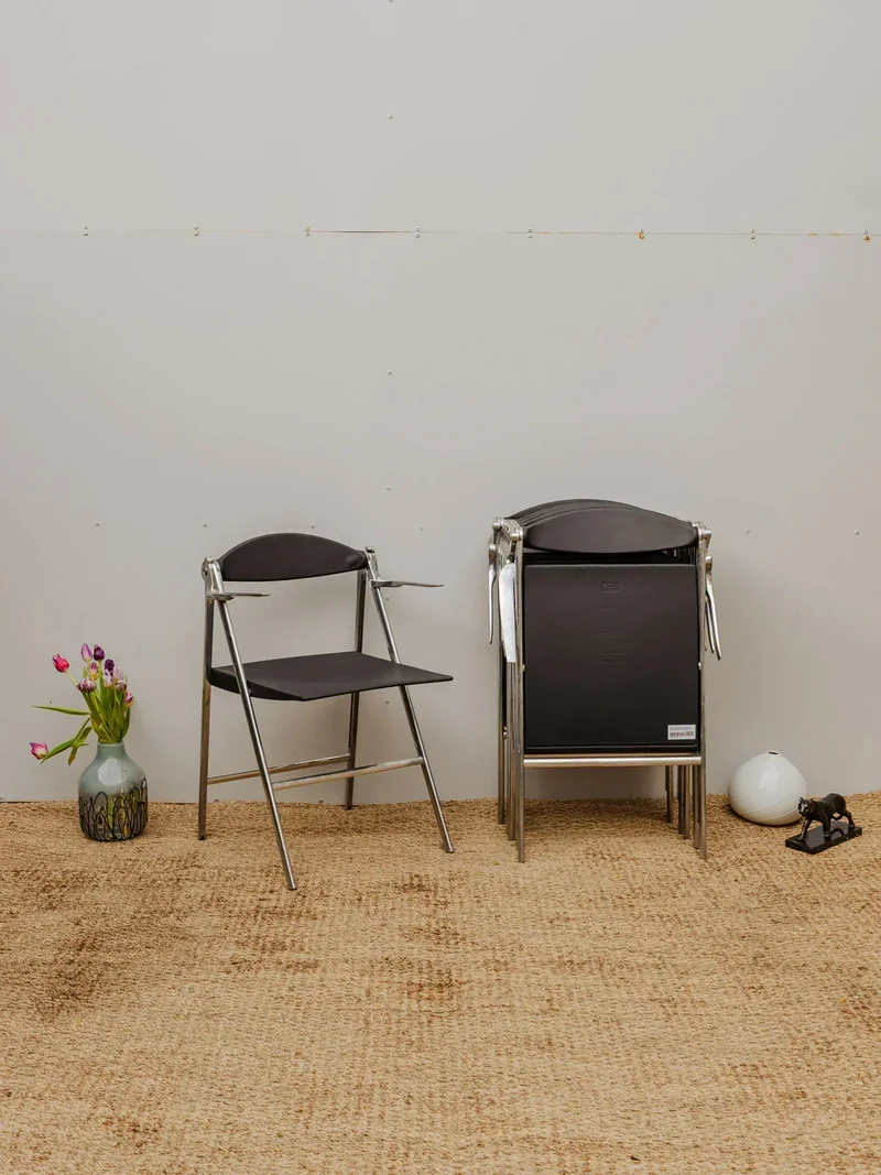 Alma, le lot de 6 chaises chromées en cuir noir N°1294