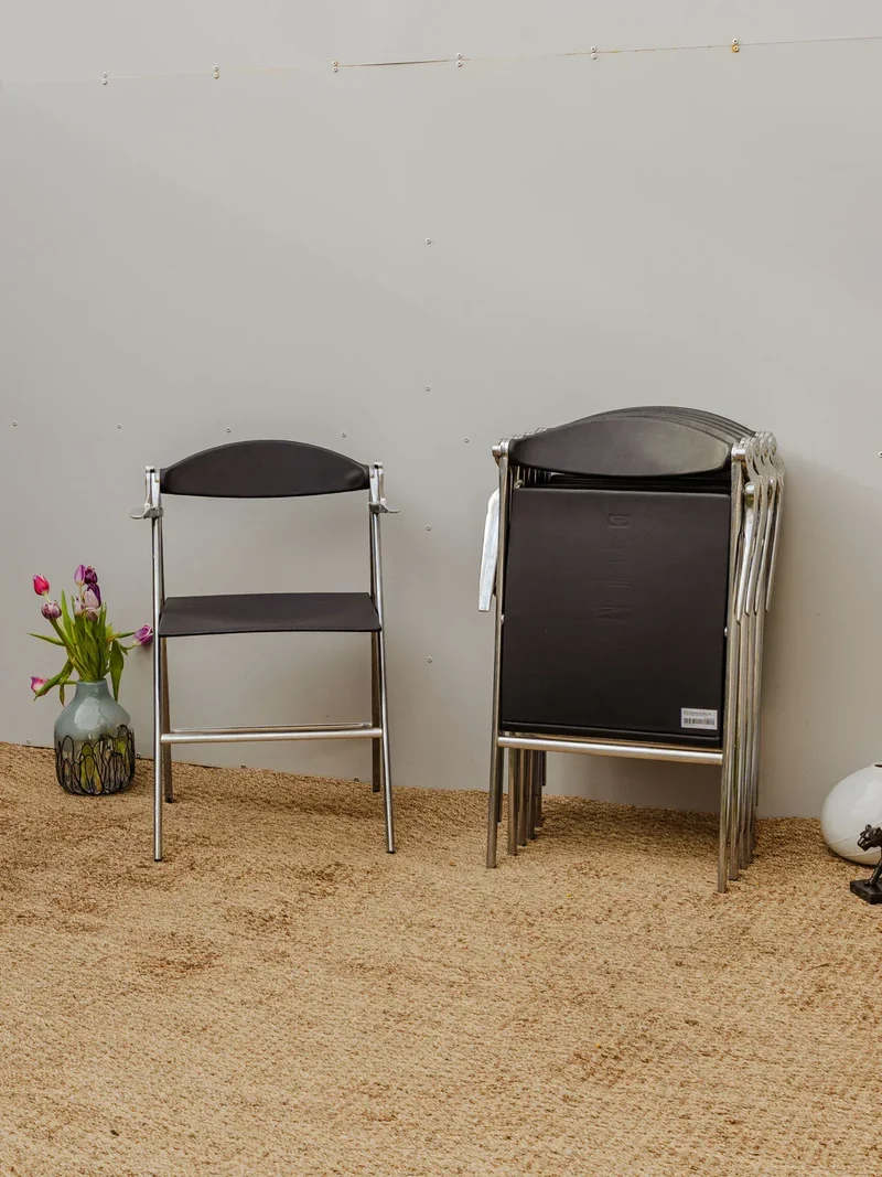 Alma, le lot de 6 chaises chromées en cuir noir N°1294