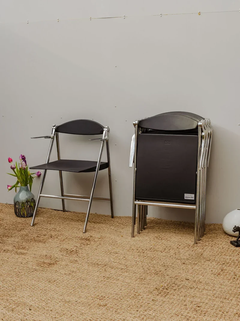 Alma, le lot de 6 chaises chromées en cuir noir N°1294