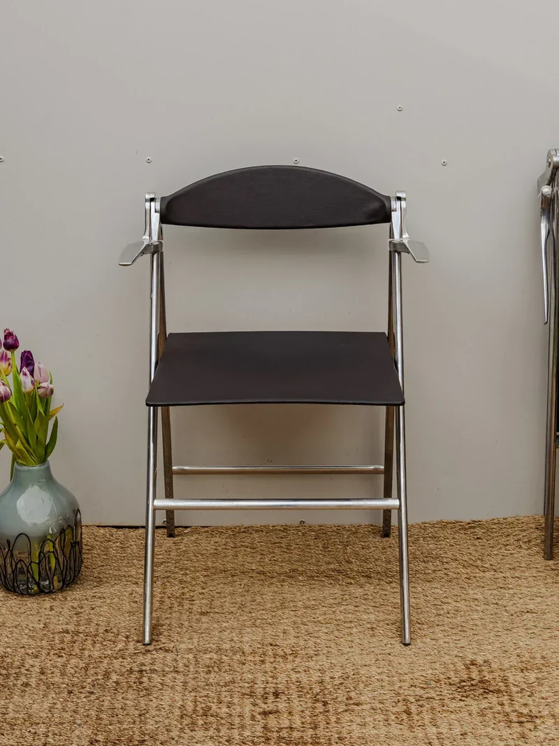 Alma, le lot de 6 chaises chromées en cuir noir N°1294