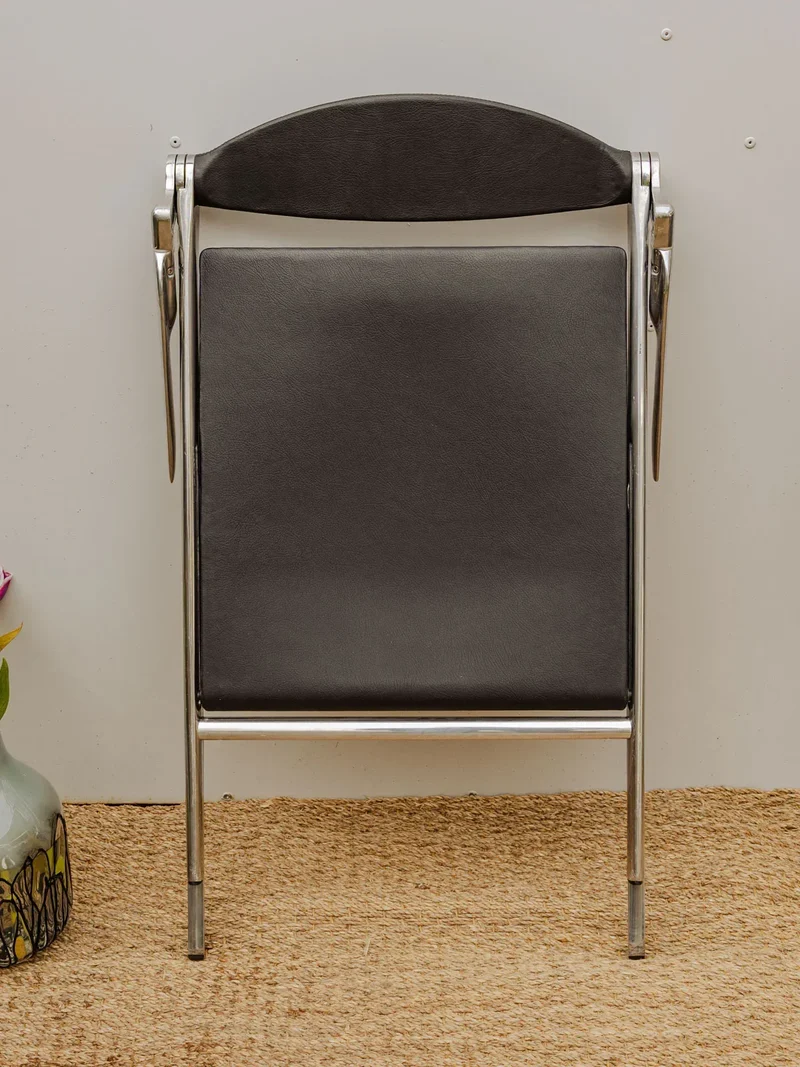 Alma, le lot de 6 chaises chromées en cuir noir N°1294
