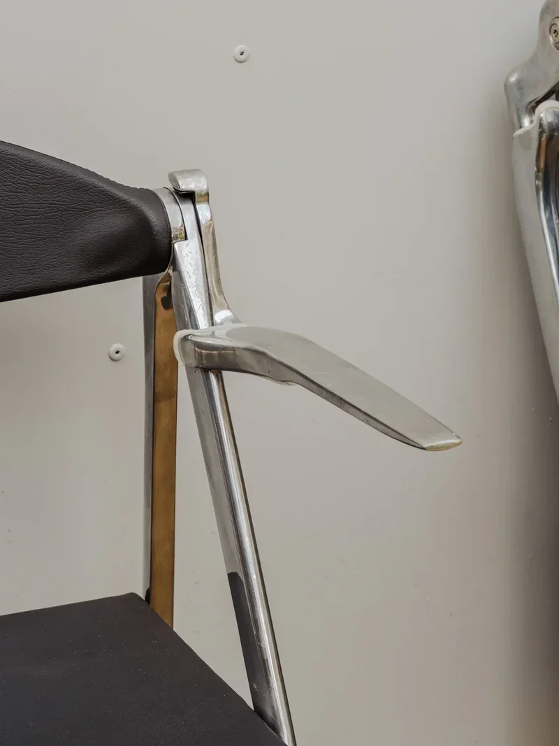 Alma, le lot de 6 chaises chromées en cuir noir N°1294