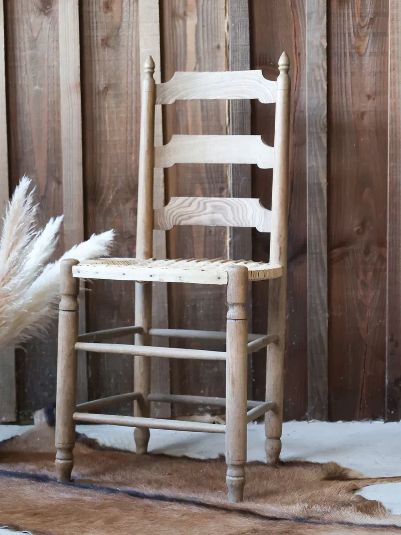 Claude, la chaise en bois et osier tressé N°945
