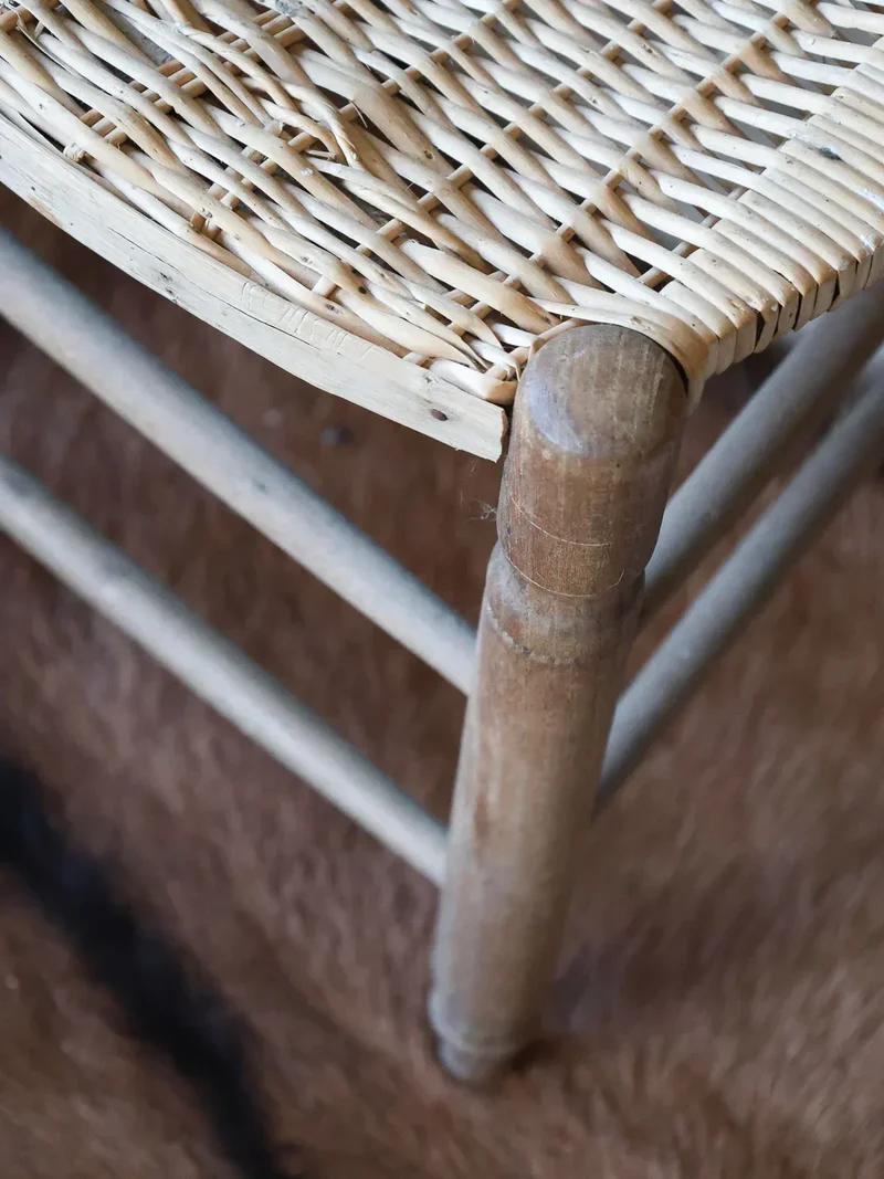 Claude, la chaise en bois et osier tressé N°945
