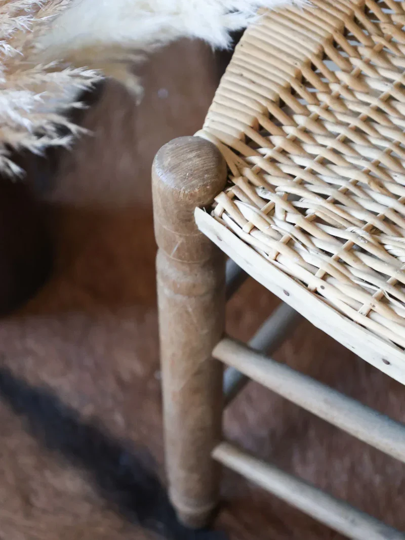 Claude, la chaise en bois et osier tressé N°945