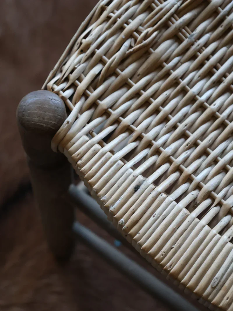Claude, la chaise en bois et osier tressé N°945