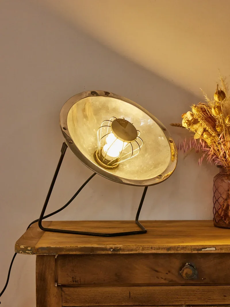 Julia, la lampe à poser industrielle Calor N°722