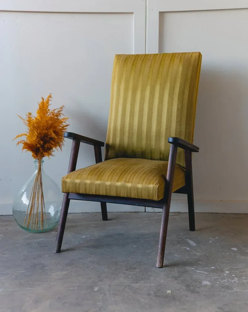 Ernest, le fauteuil en bois et tissu N°735