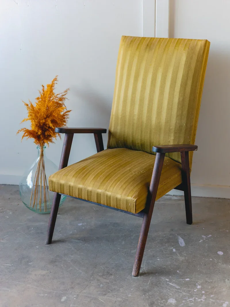 Ernest, le fauteuil en bois et tissu N°735
