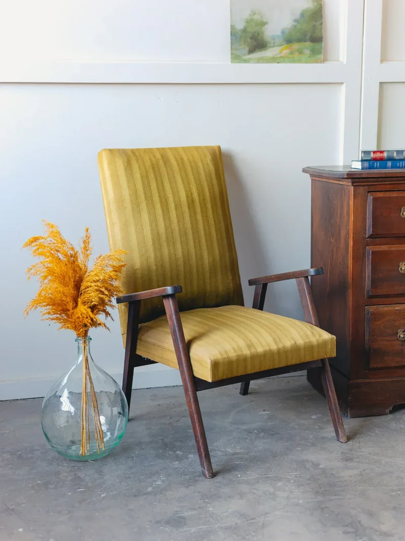 Ernest, le fauteuil en bois et tissu N°735