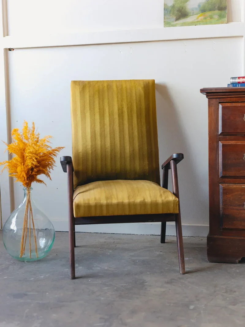 Ernest, le fauteuil en bois et tissu N°735