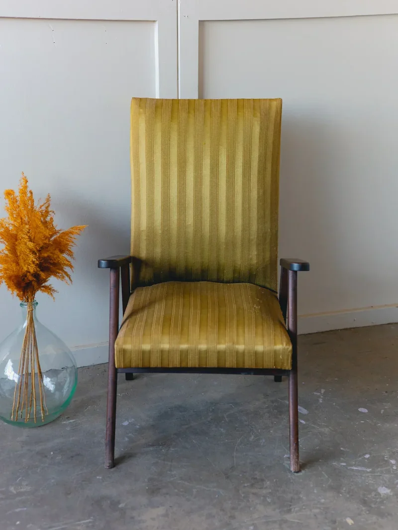 Ernest, le fauteuil en bois et tissu N°735