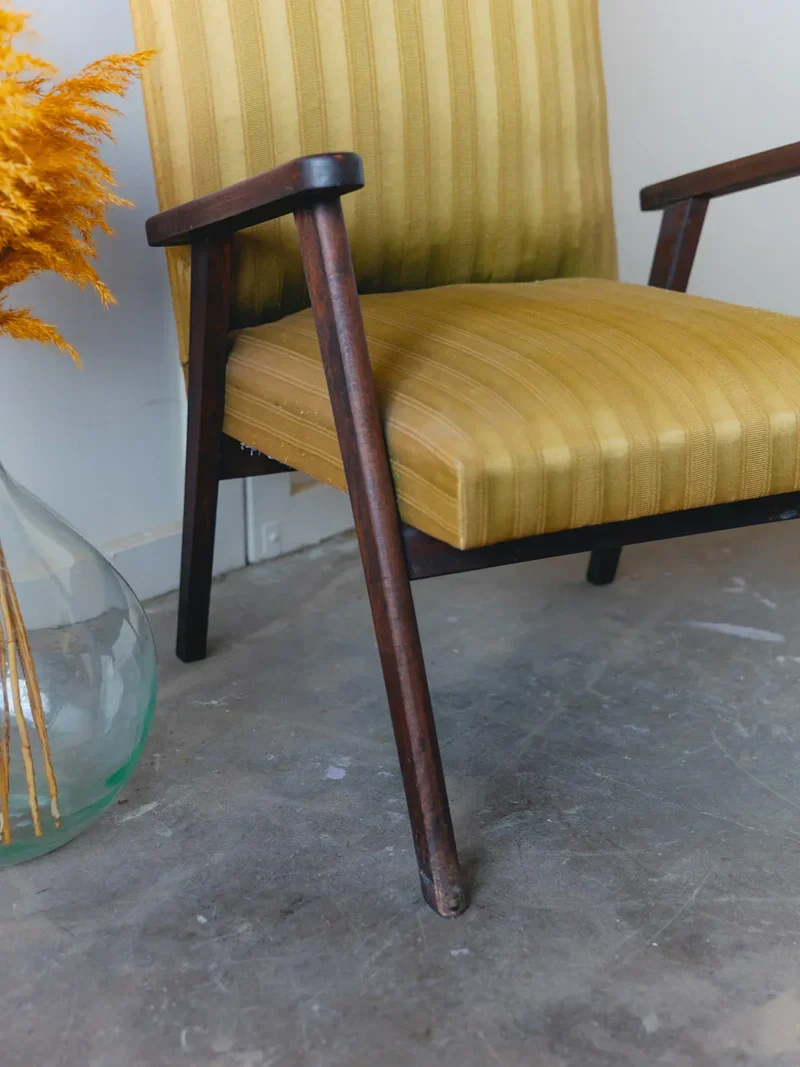 Ernest, le fauteuil en bois et tissu N°735