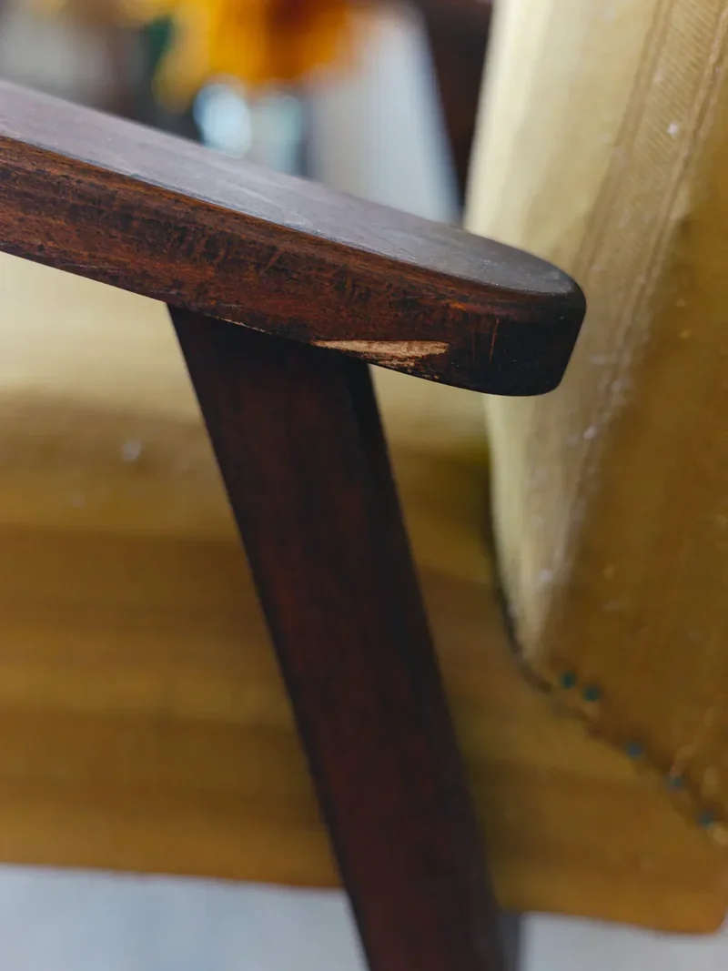 Ernest, le fauteuil en bois et tissu N°735