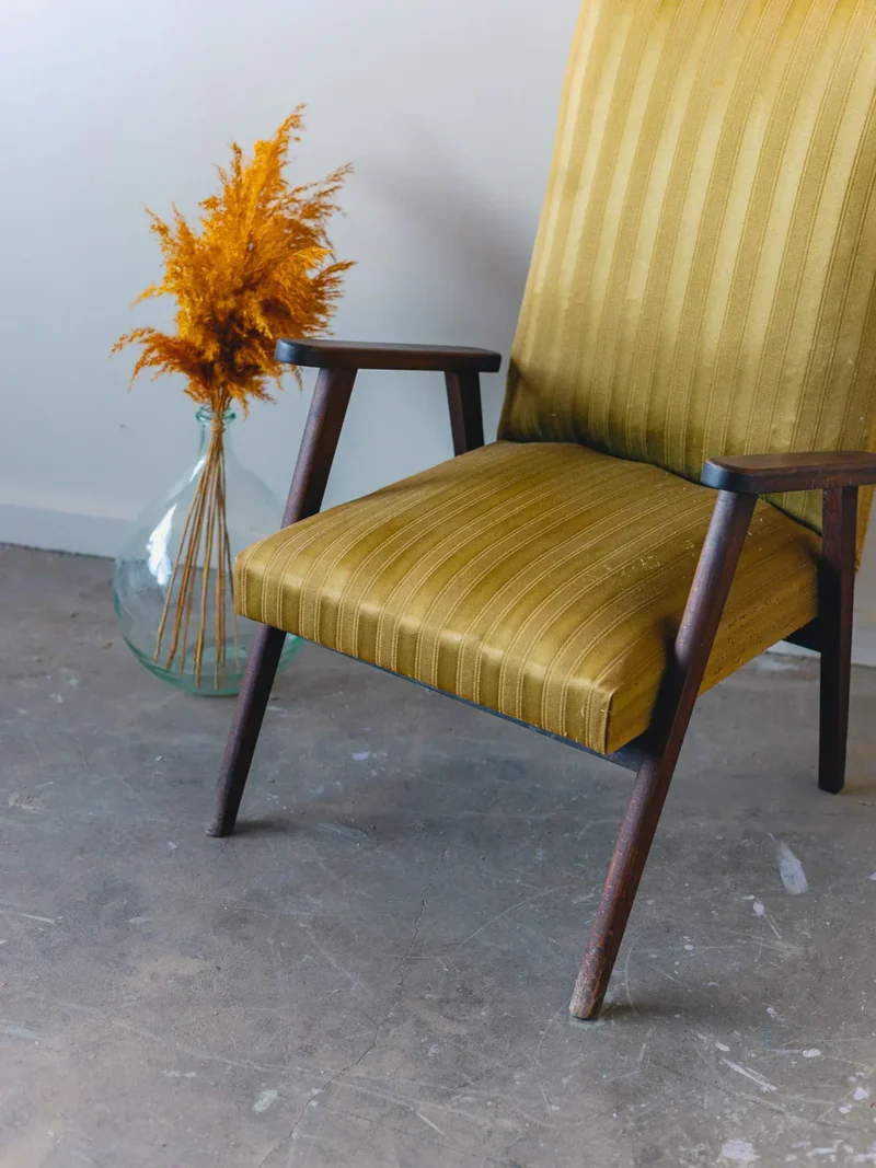 Ernest, le fauteuil en bois et tissu N°735