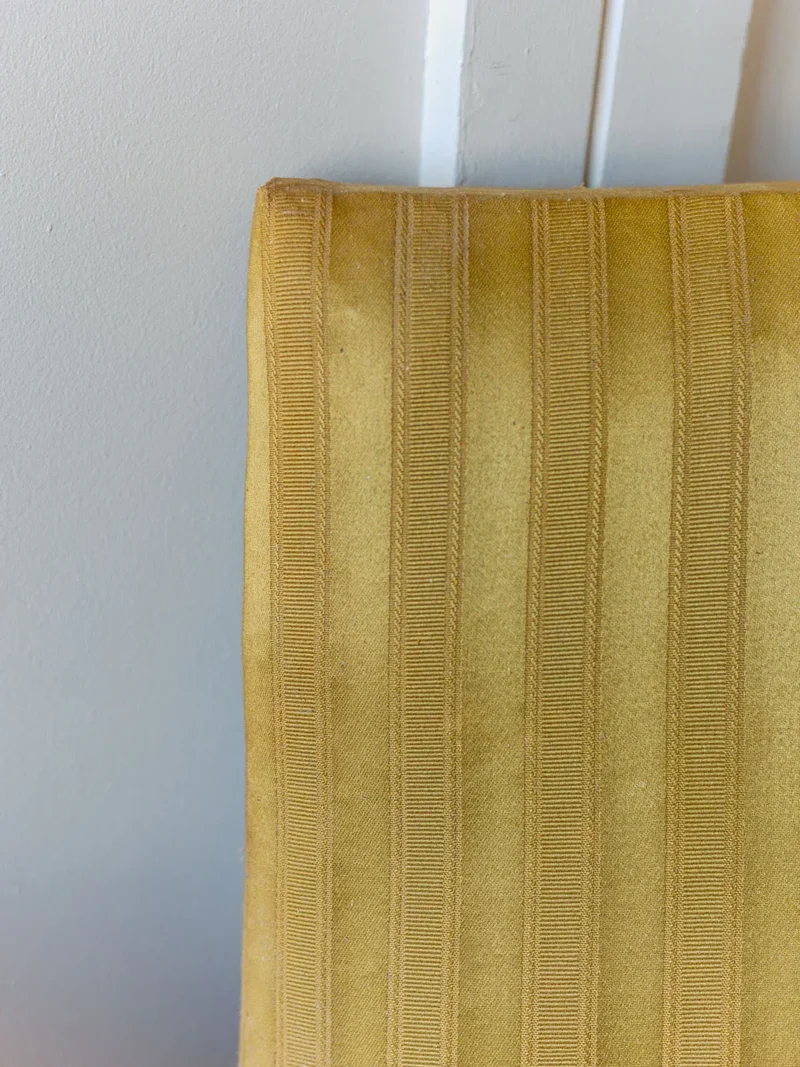 Ernest, le fauteuil en bois et tissu N°735