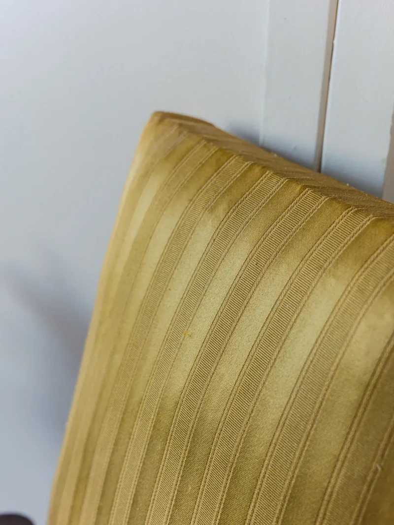 Ernest, le fauteuil en bois et tissu N°735