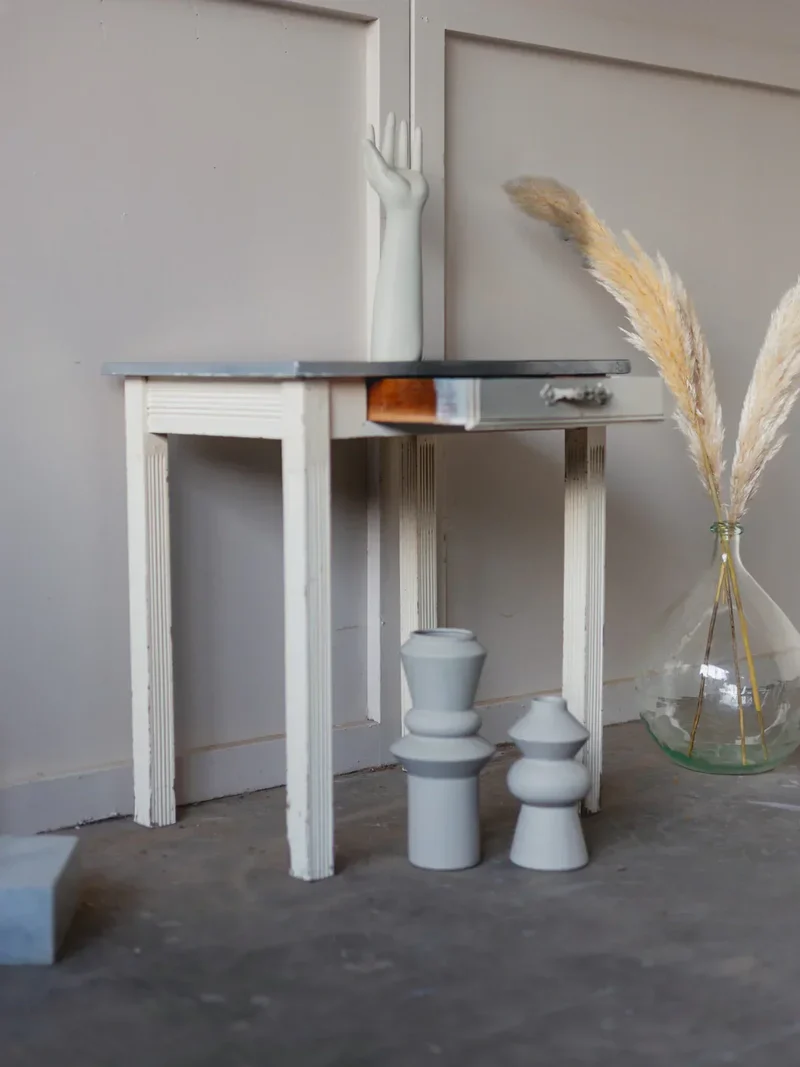 Romy, la petite table à manger en zinc N°602