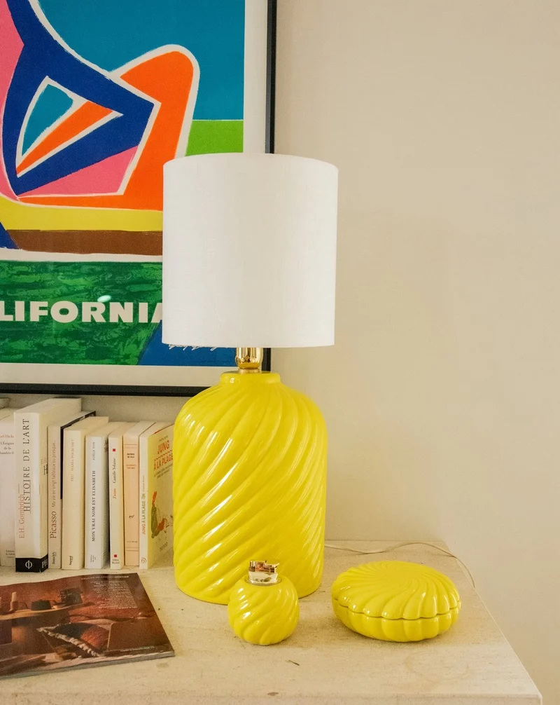 Julia, l'ensemble lampe, boîte et diffuseur en céramique jaune N°712
