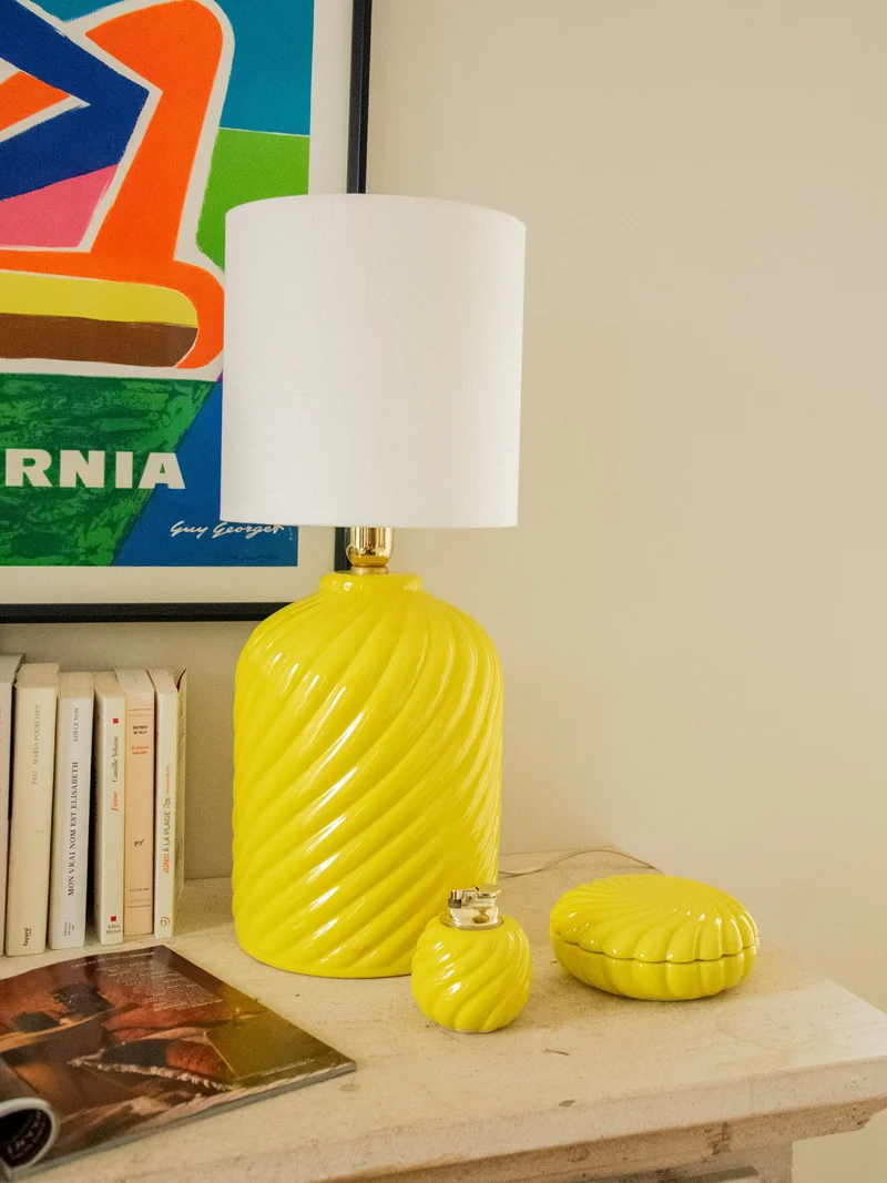 Julia, l'ensemble lampe, boîte et diffuseur en céramique jaune N°712